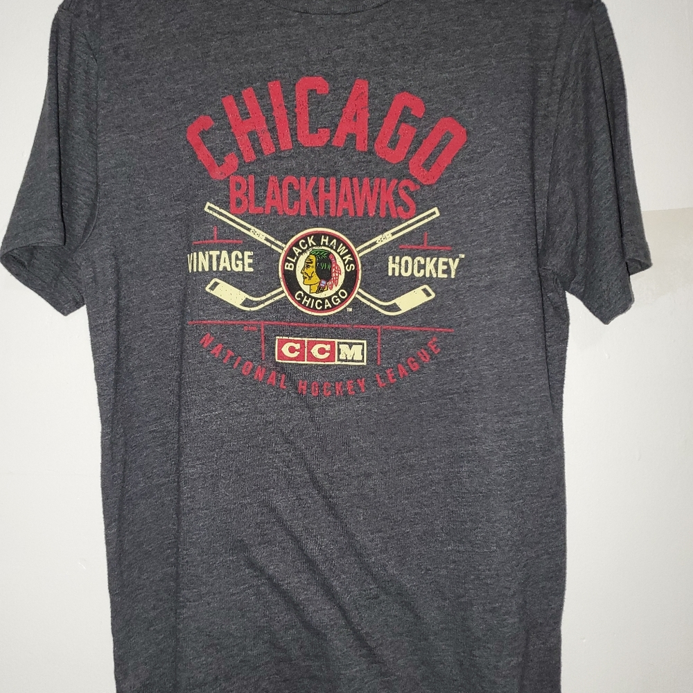 Size S Men's Chicago Blackhawk Hockey T Shirt